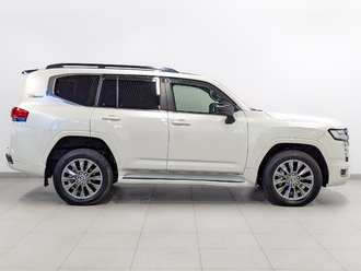 фото Toyota Land Cruiser 300 2022