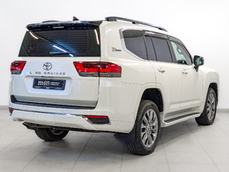 фото Toyota Land Cruiser 300 2022