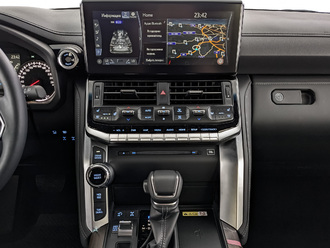 фото Toyota Land Cruiser 300 2024
