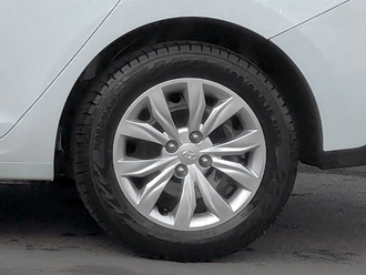 Фото Hyundai Solaris с пробегом