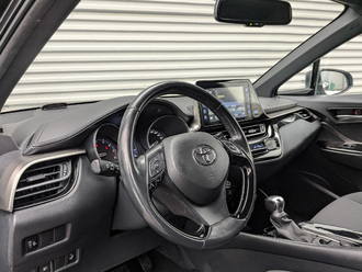 Фото Toyota C-HR с пробегом