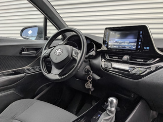 Фото Toyota C-HR с пробегом