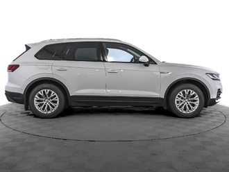 фото Volkswagen Touareg III 2020