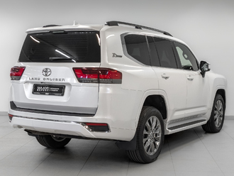 фото Toyota Land Cruiser 300 2021