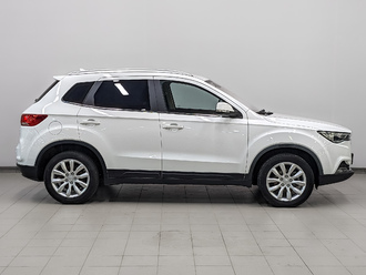 фото FAW Besturn X40 2021