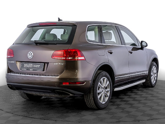 фото Volkswagen Touareg II 2012
