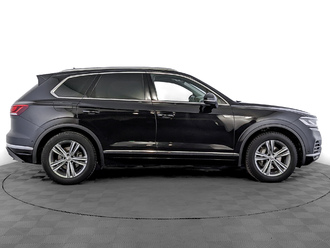 фото Volkswagen Touareg III 2018