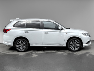 фото Mitsubishi Outlander III 2022