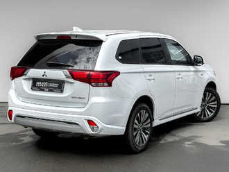 фото Mitsubishi Outlander III 2022