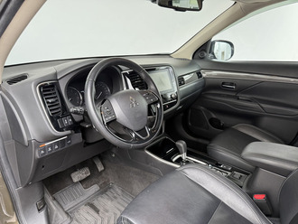 фото Mitsubishi Outlander III 2020