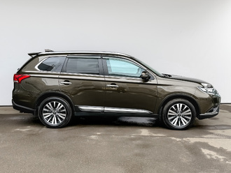 фото Mitsubishi Outlander III 2020