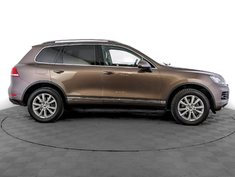 фото Volkswagen Touareg II 2012