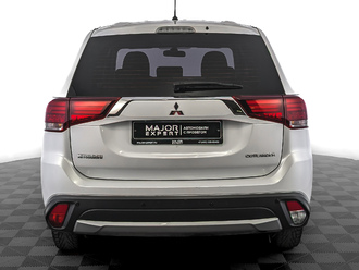 фото Mitsubishi Outlander III 2015
