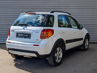 фото Suzuki SX4 2011