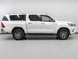 фото Toyota Hilux VIII 2017