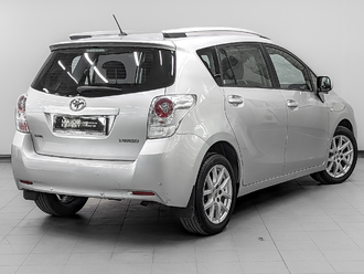 фото Toyota Verso I 2010