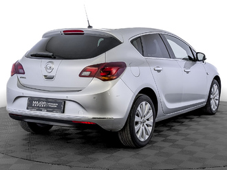 фото Opel Astra J 2012