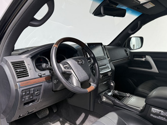 фото Toyota Land Cruiser 200 2020