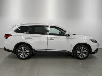 фото Mitsubishi Outlander III 2020