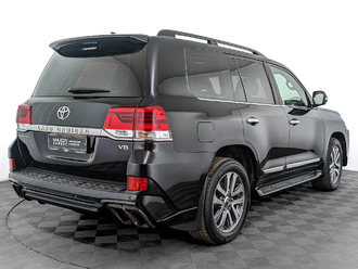 фото Toyota Land Cruiser 200 2017
