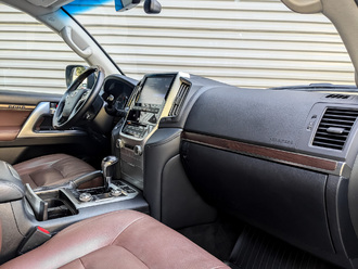 Фото Toyota Land Cruiser 200 с пробегом