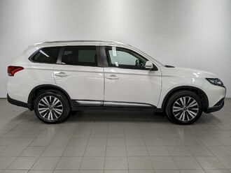 фото Mitsubishi Outlander III 2018