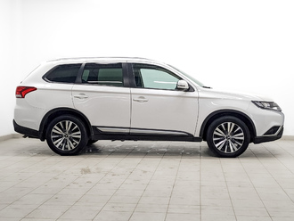 фото Mitsubishi Outlander III 2021