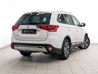 фото Mitsubishi Outlander III 2021