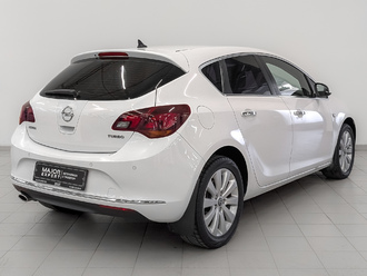 фото Opel Astra J 2013