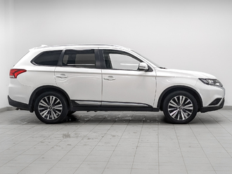фото Mitsubishi Outlander III 2018