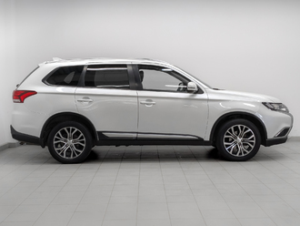 фото Mitsubishi Outlander III 2018