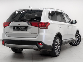 фото Mitsubishi Outlander III 2018