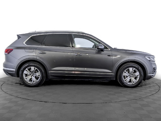 фото Volkswagen Touareg III 2021