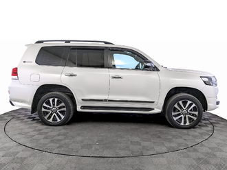 фото Toyota Land Cruiser 200 2017
