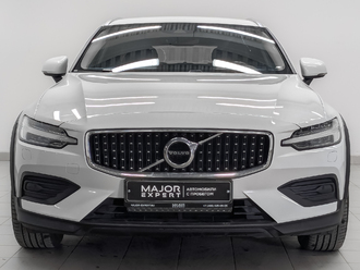 фото Volvo V60 CC II 2020