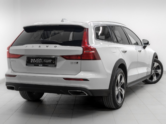 фото Volvo V60 CC II 2020