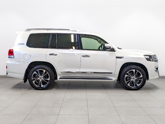фото Toyota Land Cruiser 200 2021