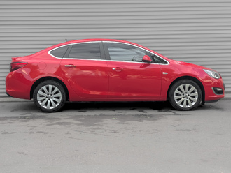 фото Opel Astra J 2012