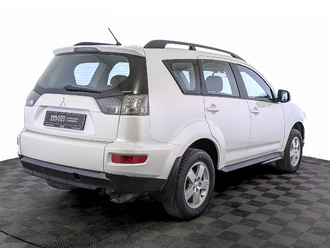 фото Mitsubishi Outlander II 2011