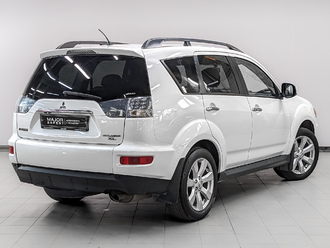 фото Mitsubishi Outlander II 2011