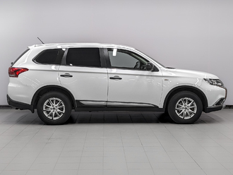 фото Mitsubishi Outlander III 2015