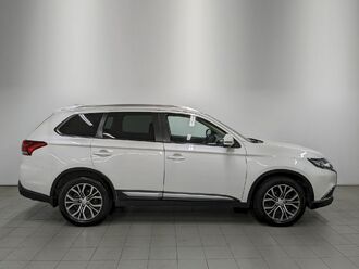 фото Mitsubishi Outlander III 2017