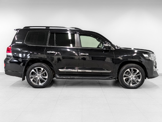 фото Toyota Land Cruiser 200 2020
