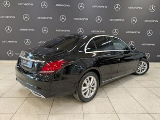 фото Mercedes-Benz C (W/S205) 2019