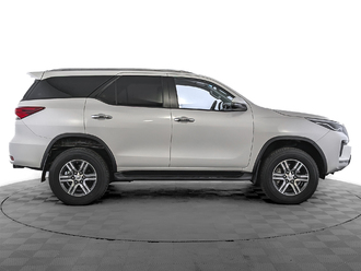 фото Toyota Fortuner II 2022