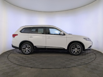 фото Mitsubishi Outlander III 2018