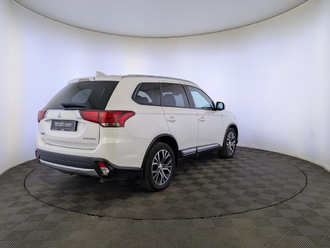 фото Mitsubishi Outlander III 2018