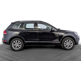 фото Volkswagen Touareg II 2011