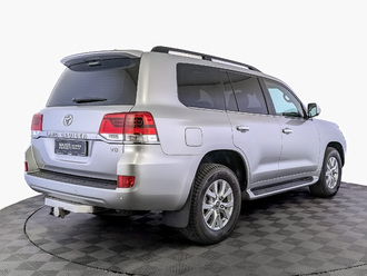 фото Toyota Land Cruiser 200 2020