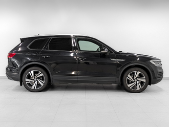 фото Volkswagen Touareg III 2020